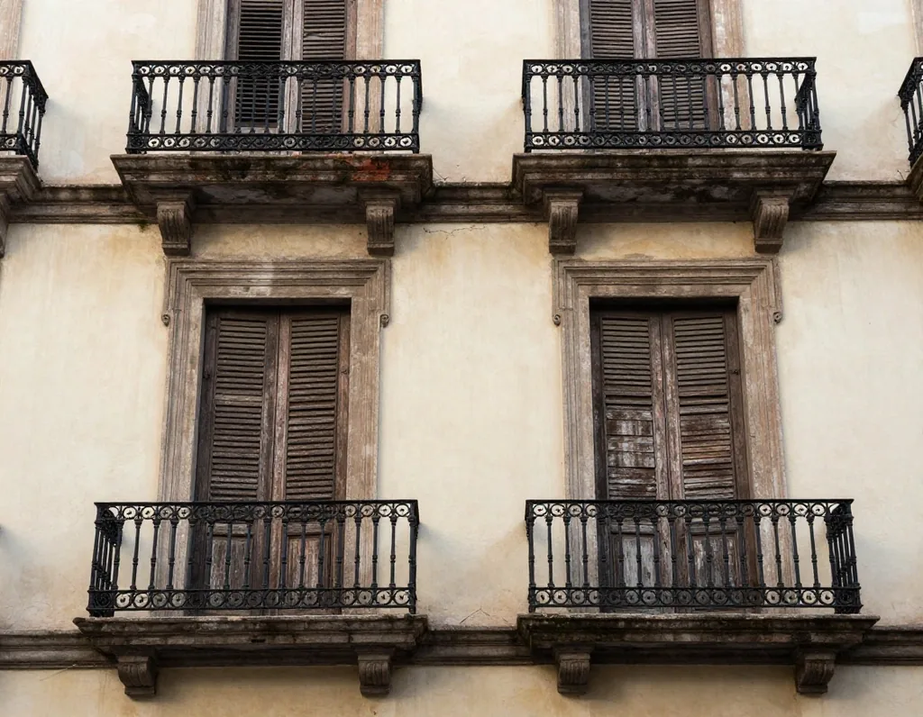Pruebas de color en fachada histórica